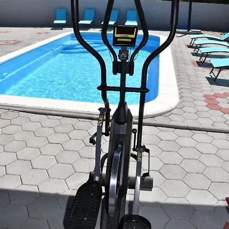 Luna فيلة بيوغْغاد نا موغو