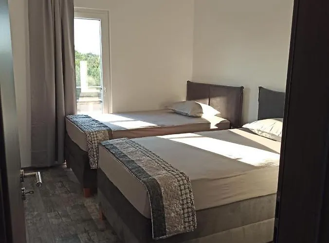 Luna Биоград-на-Мору