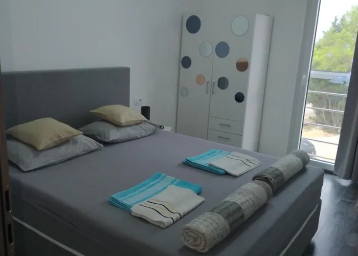 Luna ビオグラード・ナ・モル