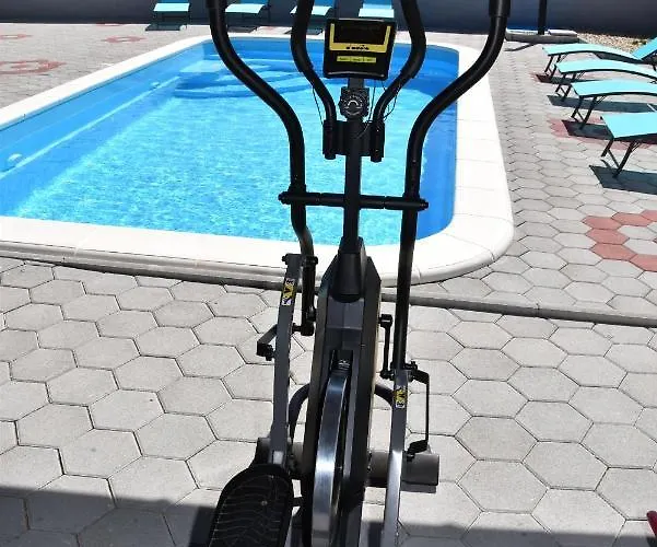 Luna וילה ביוגראד נה מורו